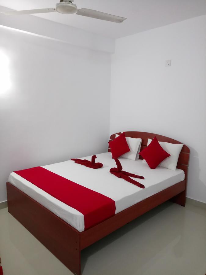 Oasis Beach Hotel Negombo Extérieur photo