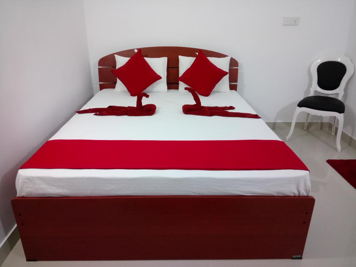 Oasis Beach Hotel Negombo Extérieur photo