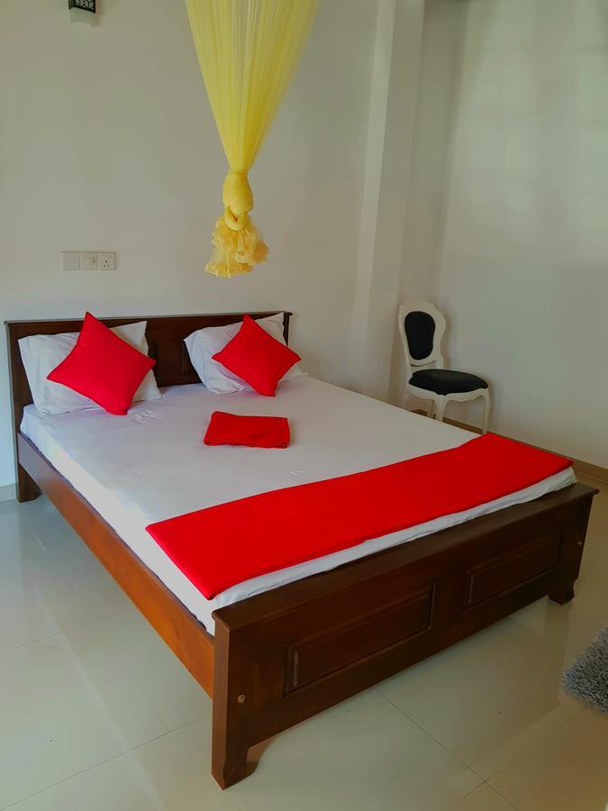 Oasis Beach Hotel Negombo Extérieur photo