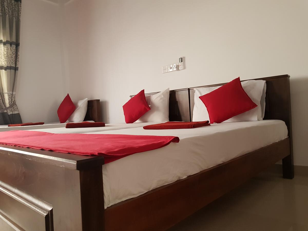 Oasis Beach Hotel Negombo Extérieur photo