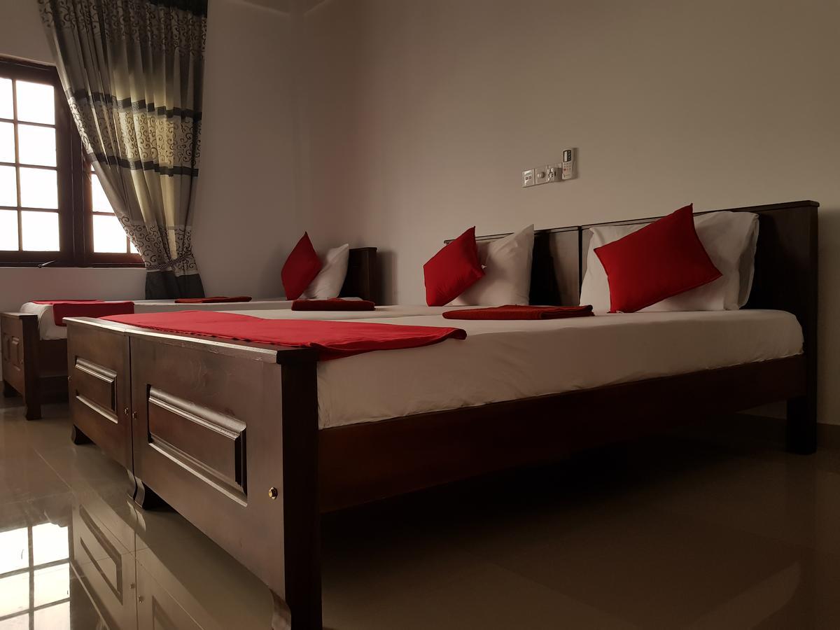 Oasis Beach Hotel Negombo Extérieur photo