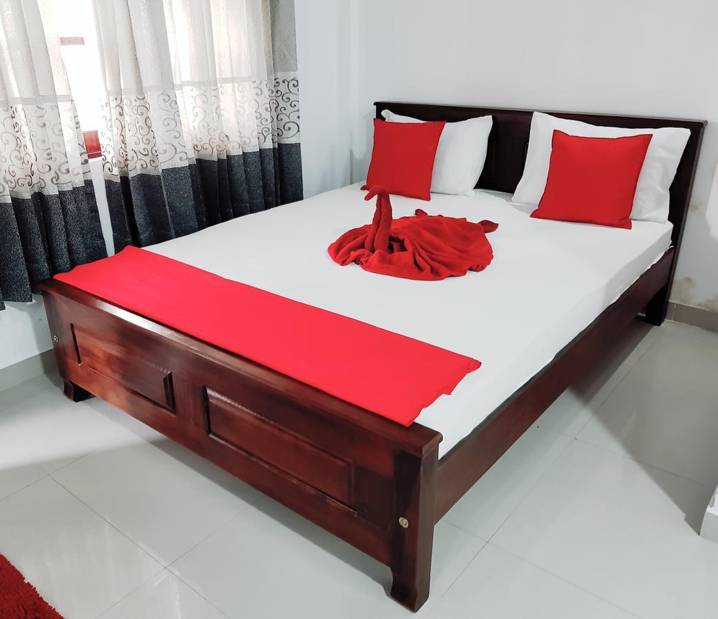 Oasis Beach Hotel Negombo Extérieur photo